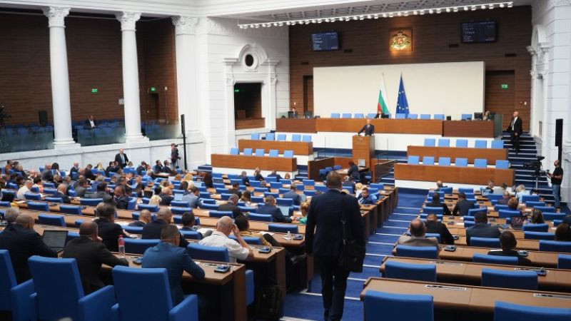 Изгониха влогъра Симон Милков от НС